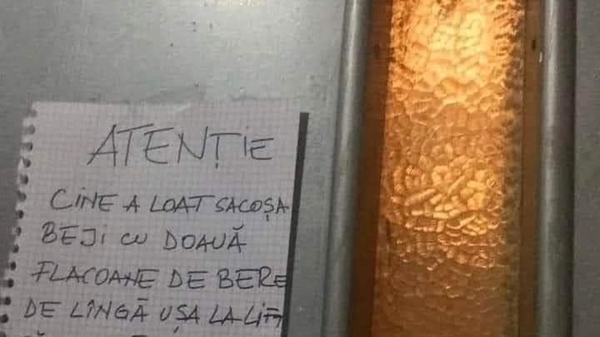Anunțul ilar lipit de un bucureștean, pe liftul blocului în care locuiește: "Cine e loat sacoșa beji cu doauă flacoane de bere.."