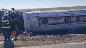 VIDEO | Cisternă cu motorină, răsturnată pe centura Ploieștiului. Este risc de explozie