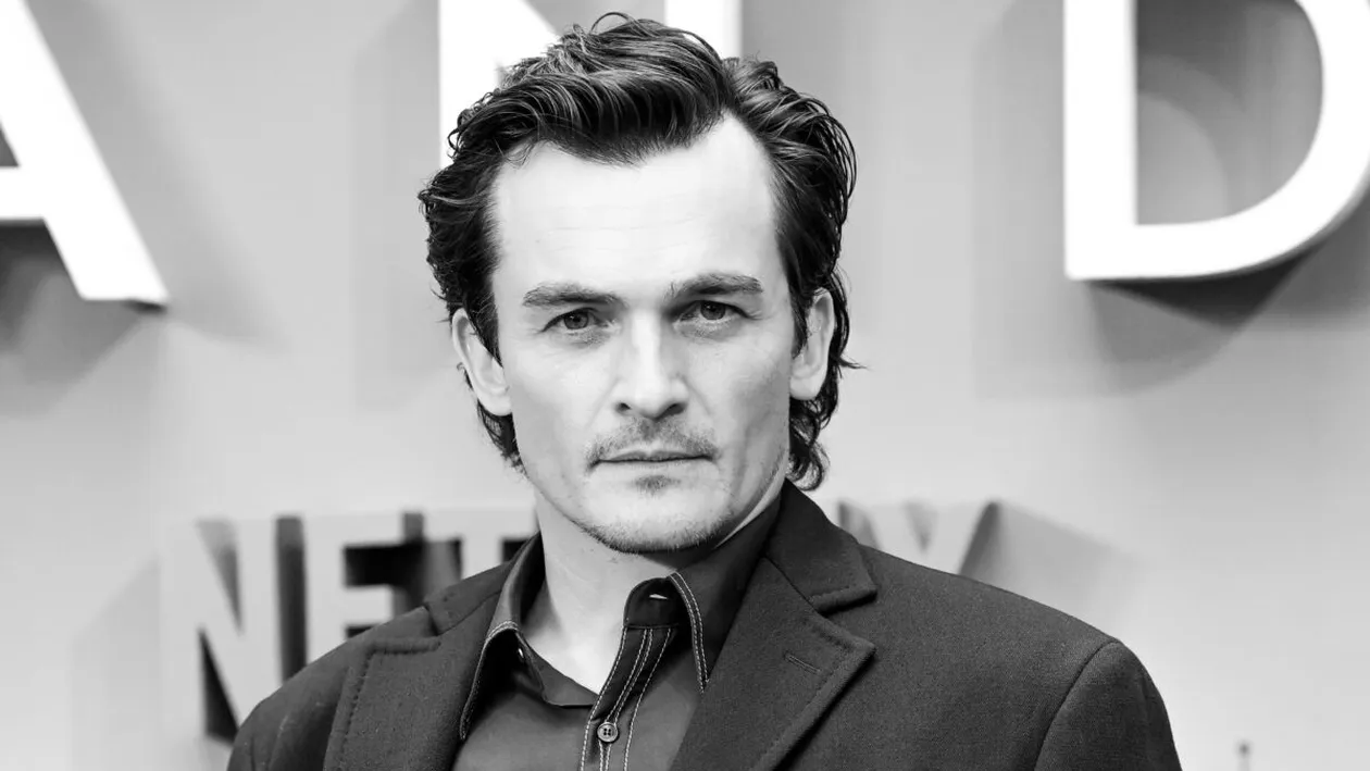 Comunicat: Rupert Friend se alătură lui John Malkovich în distribuția filmului Cravata Galbenă