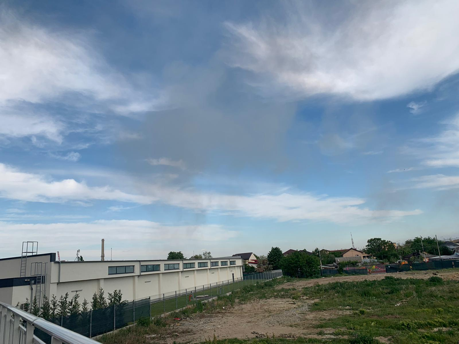 Incendiu uriaș în București! Imagini cutremurătoare realizate în urmă cu câteva minute