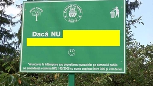 Acesta e cel mai ciudat anunţ! Trecătorii s-au frecat la ochi. Ce rişti să păţeşti dacă arunci gunoaie pe jos