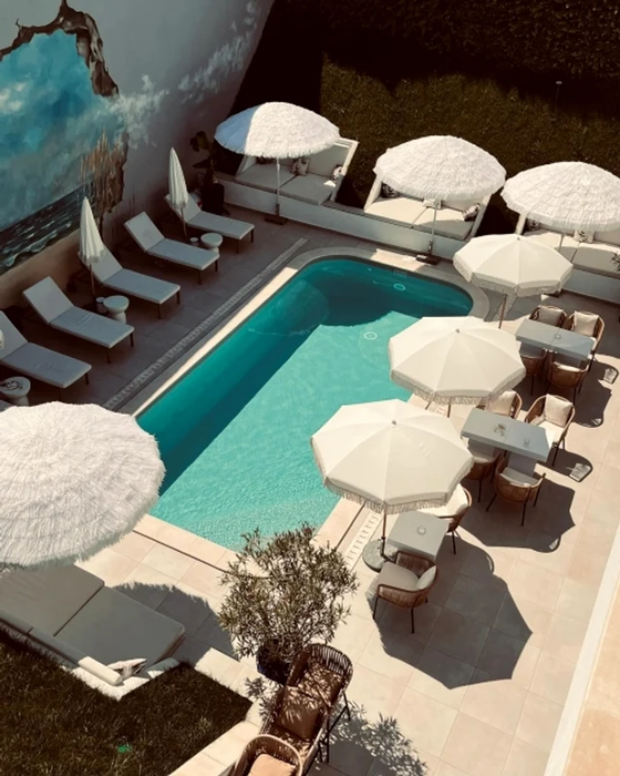 Cum arată hotelul deschis de Adela Popescu, Răzvan Fodor, Smiley și Gina Pistol în Vama Veche?