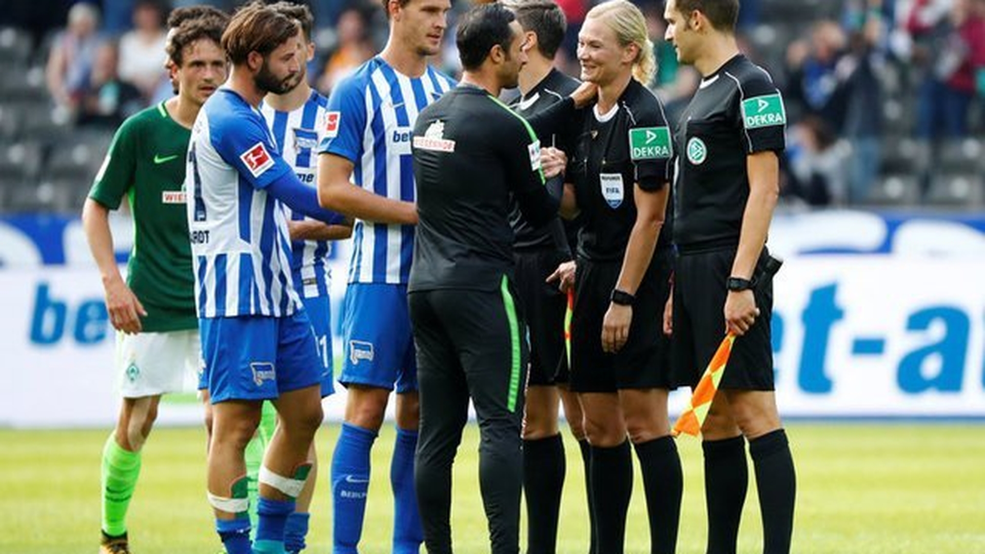 Premieră în Bundesliga: Meci arbitrat la centru de o femeie!