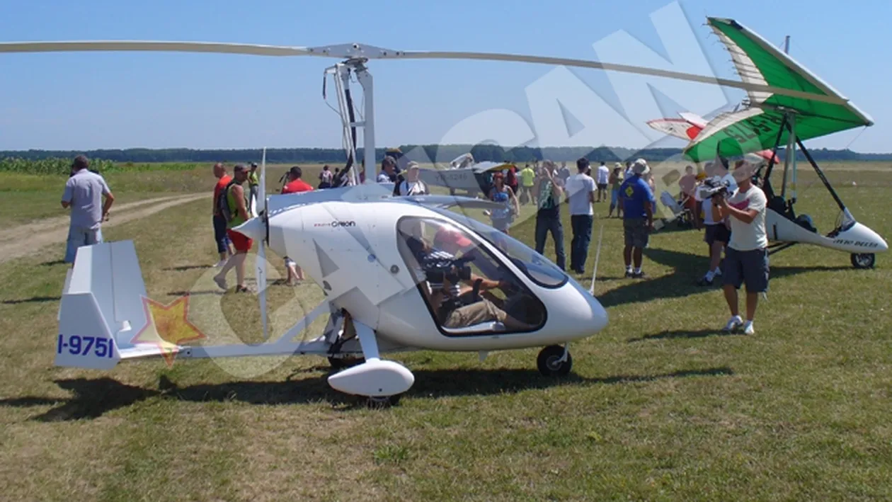 Spectacol aviatic pe aerodromul din Sirna