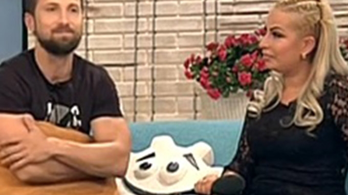 O cântăreaţă de la noi UMILITĂ, în direct, la Neatza cu Răzvan şi Dani! Reacţia incredibilă a artistei