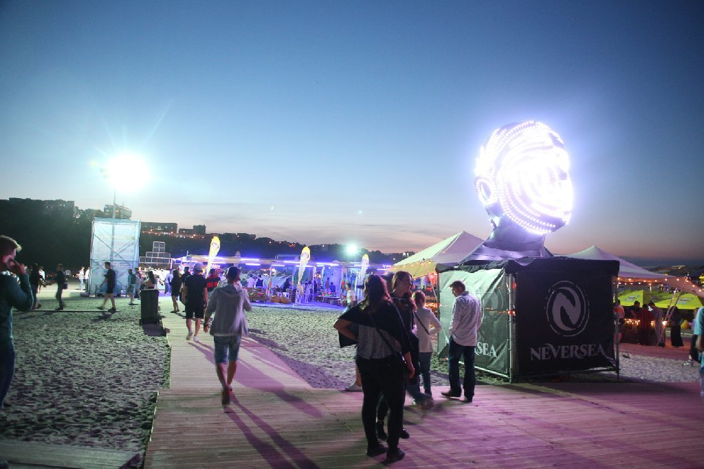 CANCAN.ro transmite cele mai tari momente. IMAGINI LIVE. Zeci de mii de oameni la NEVERSEA, cel mai mare festival de pe litoral