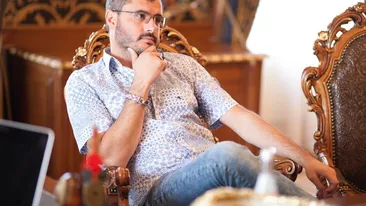 EXCLUSIV ŞOCANT. L-am descoperit pe politicianul cu…17 maşini în declaraţia de avere!
În total, ele valorează…Are două Rolls-uri (unul negru, altul roşu), un Ferrari, un Aston Martin şi mai multe BMW-uri şi Mercedes-uri