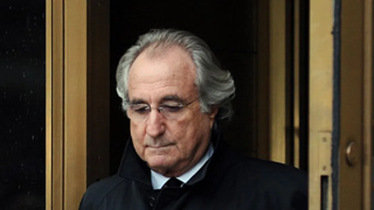 Bernard Madoff, batut in puscarie! S-a ales cu nasul spart si cateva coaste rupte!