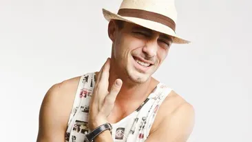 L-a ce s-o fi gandit? Vladimir Draghia si-a facut curaj cu trei sticlute de vin inainte sa se urce la volan!