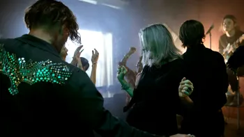 Ești „pasăre de noapte”? Iată la ce riscuri de sănătate te expui