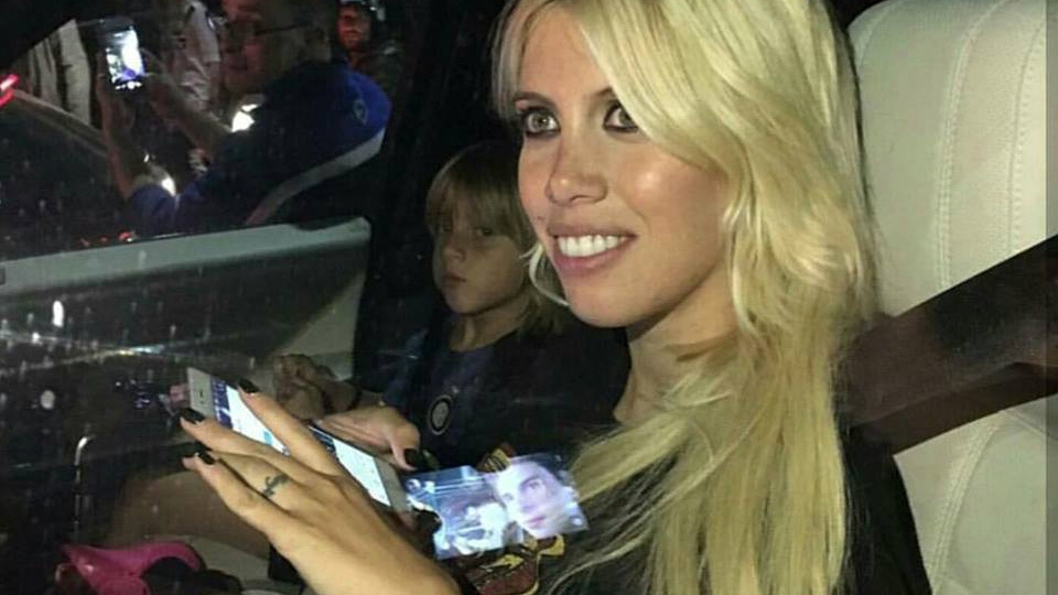 Este „rivala” Anamariei Reghecampf, iar acum este gravidă! Cine este blonda super sexy