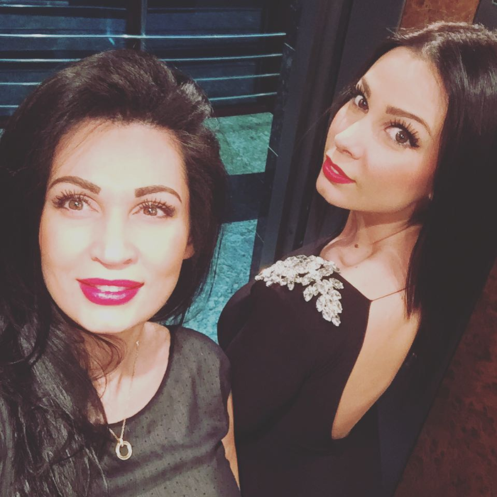 Surorile lucru nu-și văd fratele prea des / (Sursa: Facebook)
