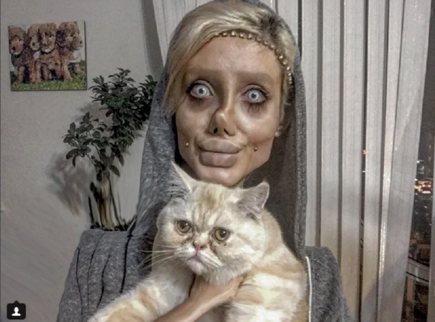 VIDEO & FOTO / O vedetă de pe Instagram a făcut 50 de operaţii estetice ca să arate precum Angelina Jolie! Rezultatul e înspăimântător şi nu are de gând să se oprească