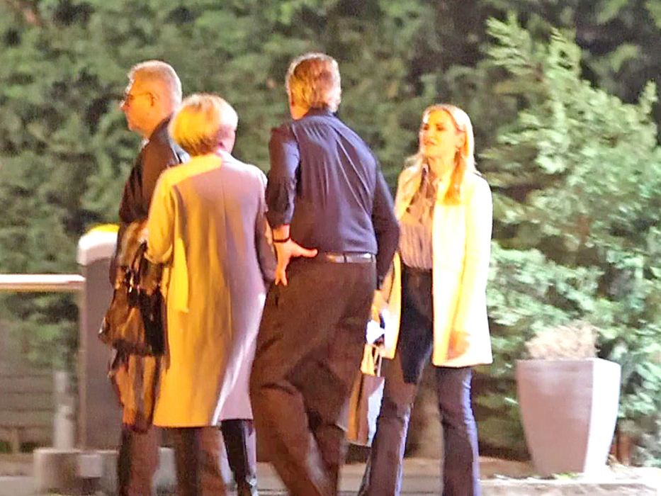 Familia fostului primar al Capitalei se retrage acasă (Foto: CANCAN.RO)