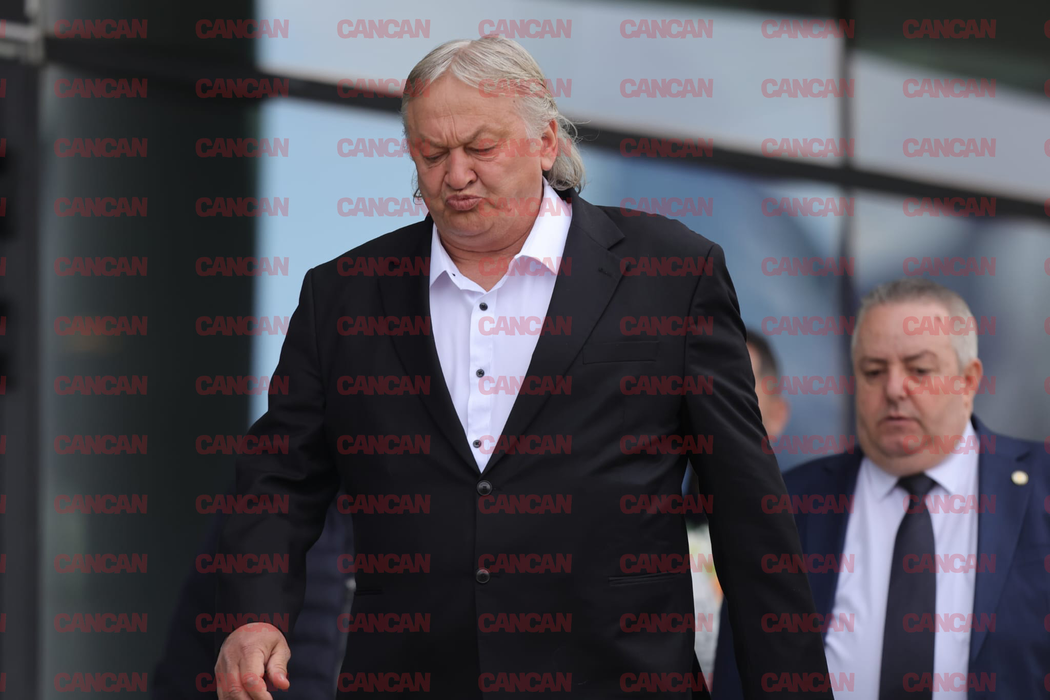 Politicieni, foști jucători și sute de fani își iau rămas bun de la Mircea Lucescu. Ultima zi de omagiu pe Arena Națională