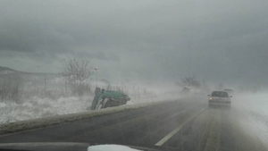 Ultima oră! Accident între două mașini și două microbuze pe DN 1, în Sibiu. 16 persoane implicate
