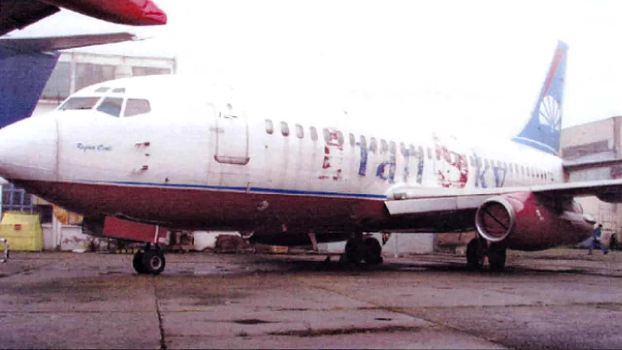 Un avion abandonat de la Bacau a fost cumparat cu 354.144 lei de un prahovean!