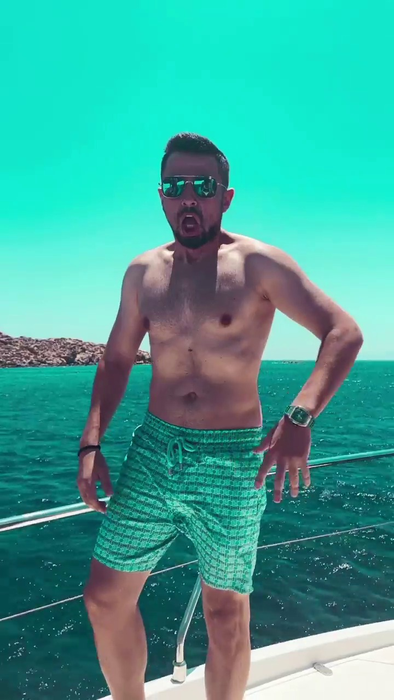 Alin Cocoș și Monica Orlanda au plecat într-o vacanță de vis, în Grecia, alături de prieteni (sursa foto Instagram)