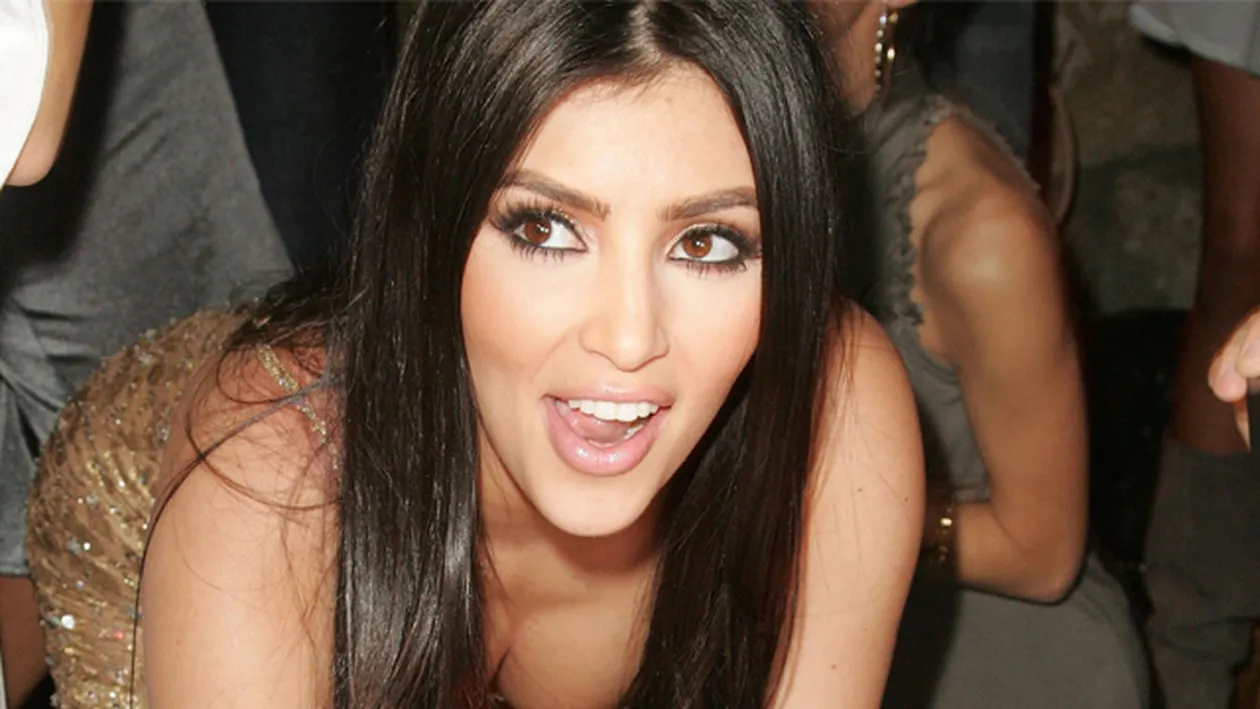 Kim Kardashian a comis-o din nou! Posteriorul sau nu arata deloc cum te asteptai! Cum a putut sa se imbrace vedeta