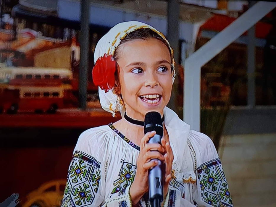 Vă mai amintiţi de „Mica Maria Tănase”, care a făcut-o pe Andra să plângă? Nicoleta Iancu a devenit o adevărată domnişoară