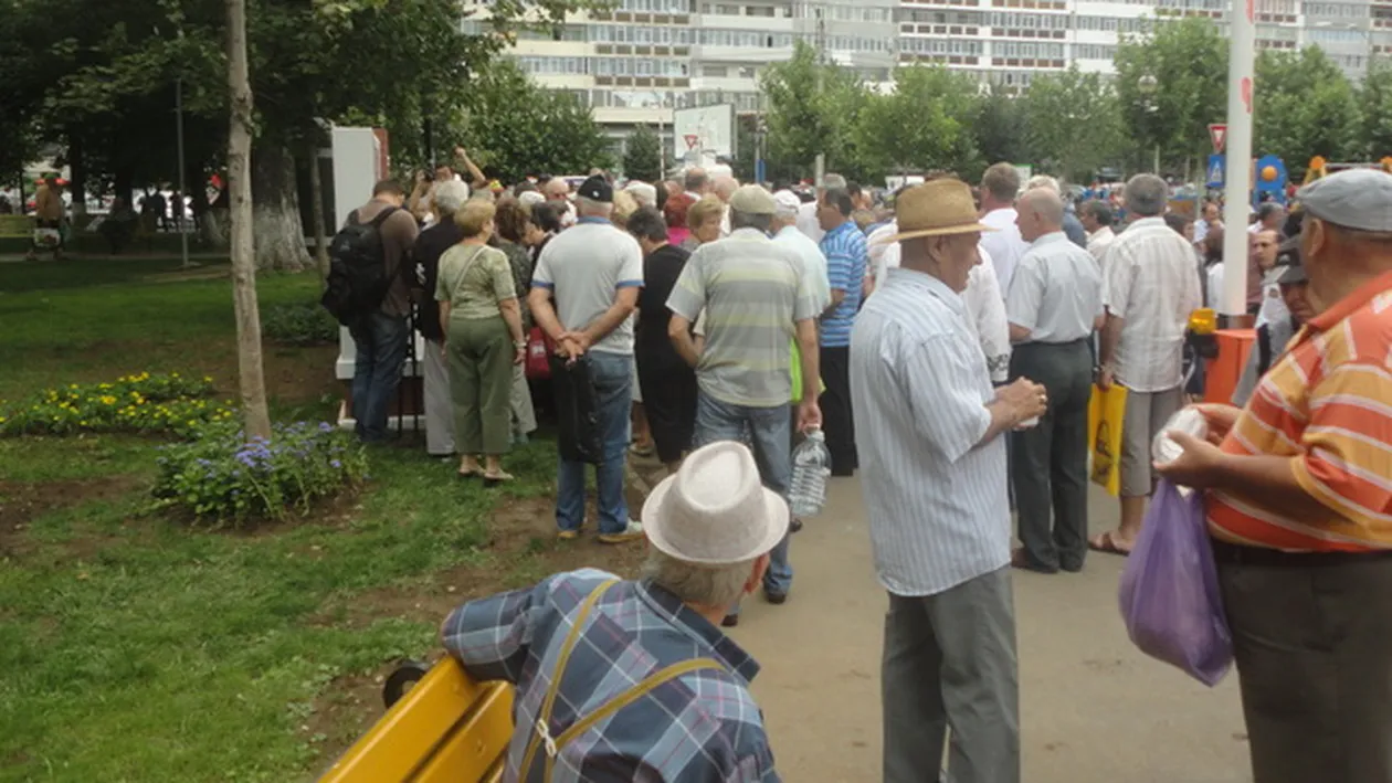 O plimbare in parc iti poate rezerva surprize. Vezi de unde poti sa iei, gratis, cea mai curata apa din Capitala!