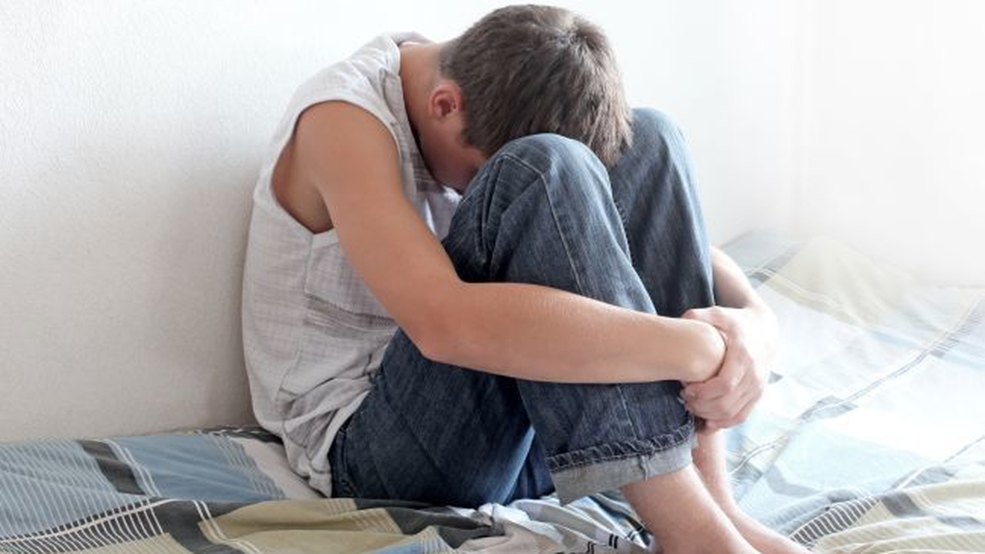 Drama teribilă pe care o trăia băiatul care a încercat să se omoare în faţa colegilor! Diriginta a dezvăluit ce s-a întâmplat înainte de gestul cutremurător