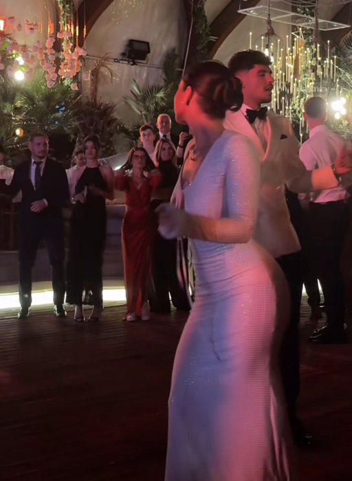 Ioana, rochie de mireasă îndrăzneață! Toți invitații s-au uitat lung la soția lui Florinel Coman