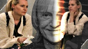 Imagini răvășitoare. Soția lui Mihai Constantinescu a așteptat în lacrimi, pe treptele spitalului, o veste din sala de operații