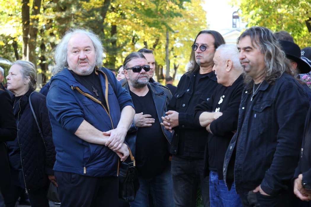 Leo Iorga, condus pe ultimul drum! Imagini exclusive de la înmormântarea îndrăgitului cântăreț