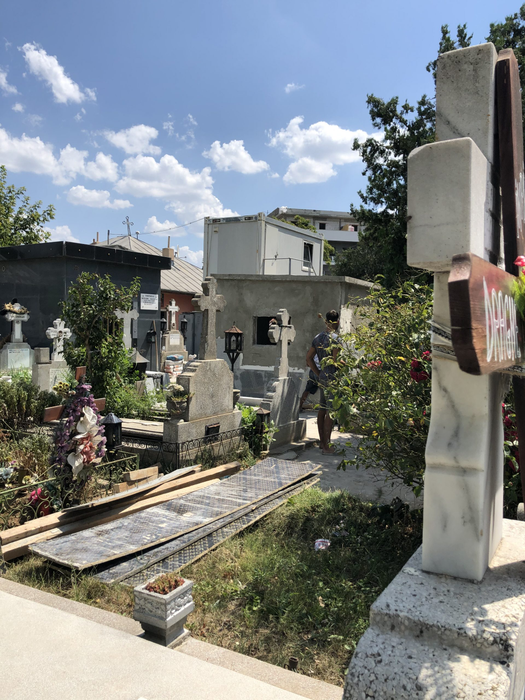 Cavoul în care își va dormi somnul de veci Emi Pian