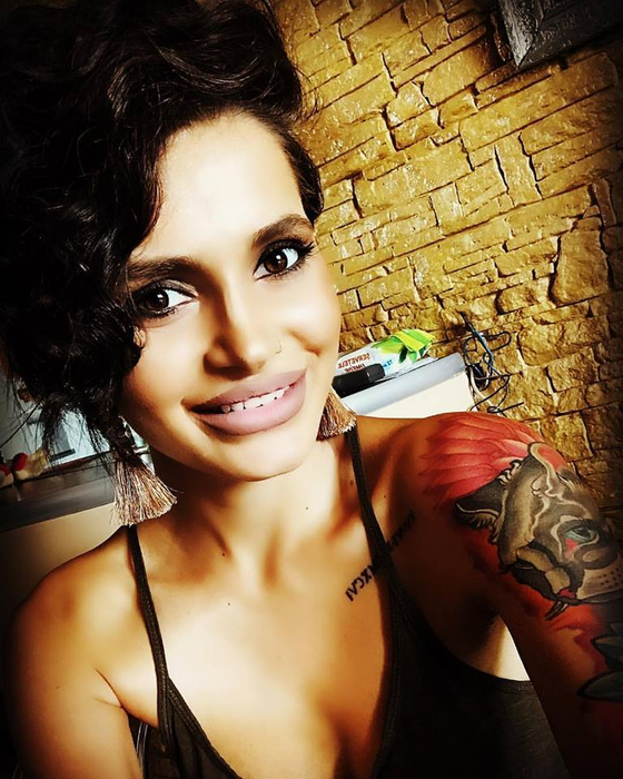 Diana de la „Insula Iubirii” vrea să fie o tânără cultivată. Ce cărţi şi-a cumpărat fosta iubită a lui Liviu Vârciu