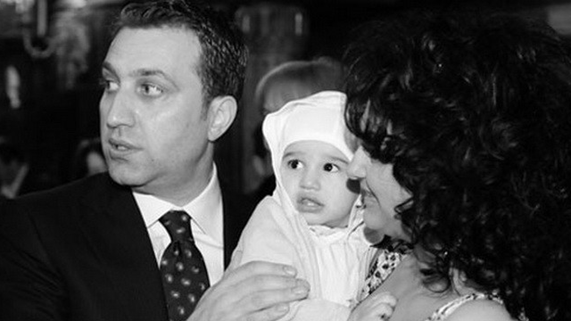 Doar ea stie ce durere are in suflet! Sotia lui Nae Nicolae nu a avut putere să-şi privească bărbatul iubit prin geamul sicriului