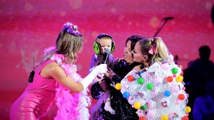 Delia, show incediar la Acadelia, Sala Palatului! A cântat împreună cu sora ei însărcinată