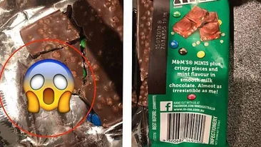 A muşcat cu poftă dintr-o ciocolată şi a rămas scârbit! Ce a găsit bărbatul printre bucaţile de orez expandat