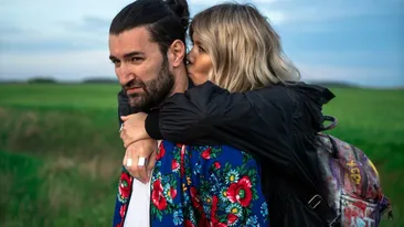 Momentul pe care Smiley l-ar vrea uitat. Vedeta PRO TV a pățit-o chiar pe scenă, iar părinții l-au filmat