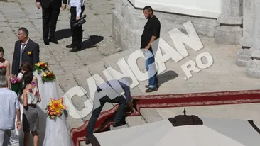 Ce nu s-a vazut la nunta Elenei Basescu! Covorul a fost schimbat de trei ori inainte de venirea nuntasilor, Syda a fost complet ignorat, in timp ce Elena isi cauta disperata buchetul