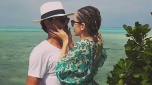 Lidia Buble ştie să-i încingă fanteziile lui Răzvan Simion! Artista s-a lăsat filmată în tip ce-l ”punea pe jar”