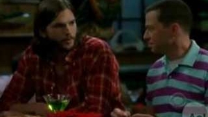 VIDEO Ashton Kutcher se saruta cu un barbat!