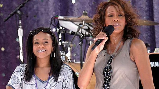 Fiica lui Whitney Houston, gasita fara semne vitale in cada!