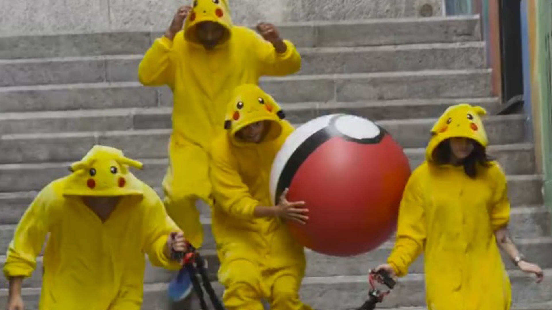 VIDEO | Vrei să vânezi pokemoni? Ghinion! Monstruleţii au început să se răzbune şi să îi vâneze ei pe oameni