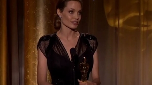 Ți se frânge sufletul! Mesajul postat de Angelina Jolie, la 15 ani de la moartea mamei sale. Ce le-a transmis femeilor din întreaga lume
