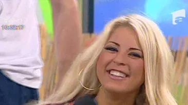 VIDEO Roxana Nemes si-a facut nevoile pe marginea strazii! Afla daca a vazut-o cineva in aceasta ipostaza