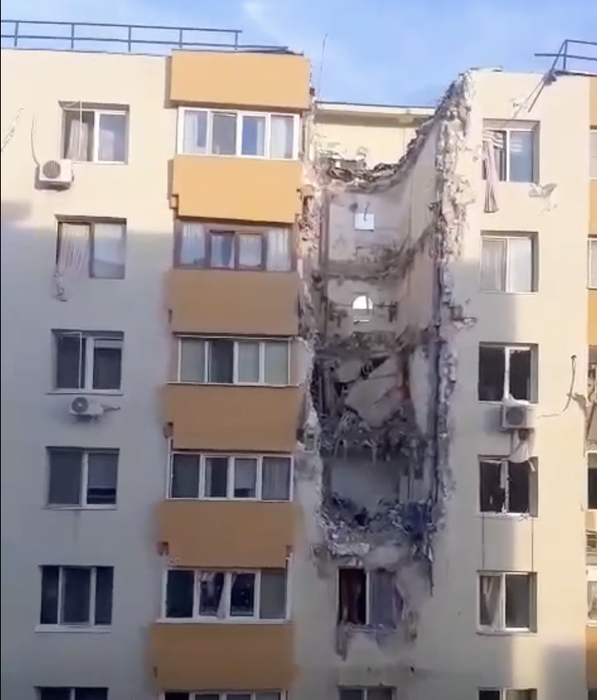 A început demolarea blocului afectat de explozia din Rahova. Primele imagini + planul autorităților
