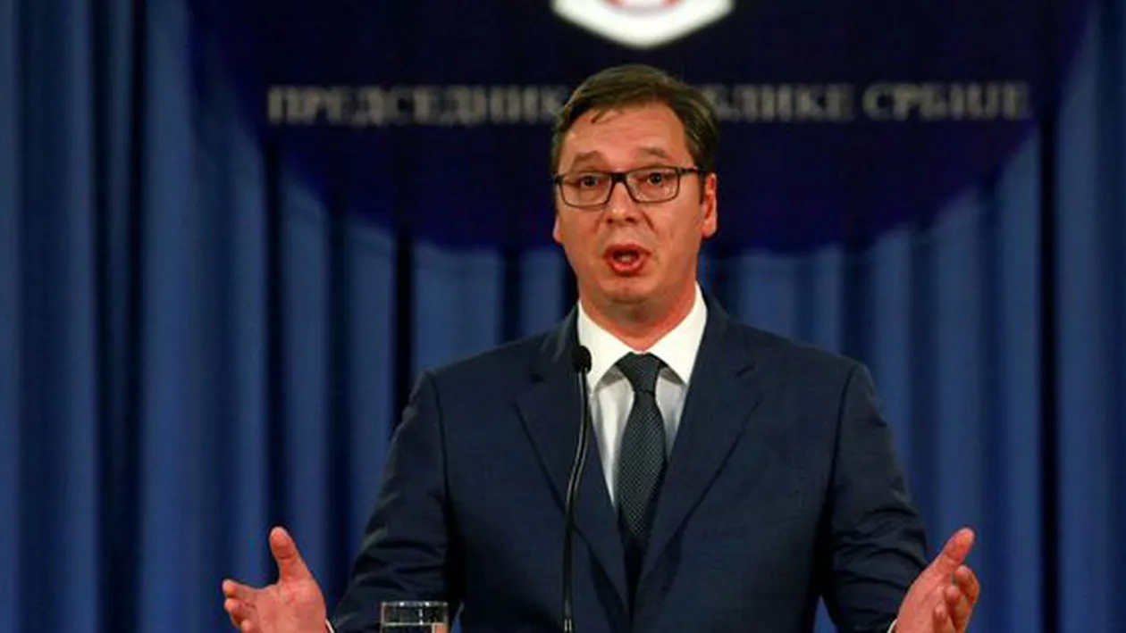 Trei persoane au intrat cu un Bentley, într-o maşină din coloana oficială a preşedintelui Serbiei. Cui îi aparţine autoturismul