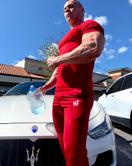 Antrenorul de fitness care mănâncă 100 de ouă pe zi. Foto: Instagram