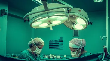 Eroare medicală gravă! Doctorii au făcut un transplant de rinichi pacientului greșit