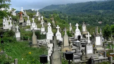 Trei români au fost arestaţi în Franţa după ce au făcut asta într-un cimitir! Au speriat o ţară întreagă