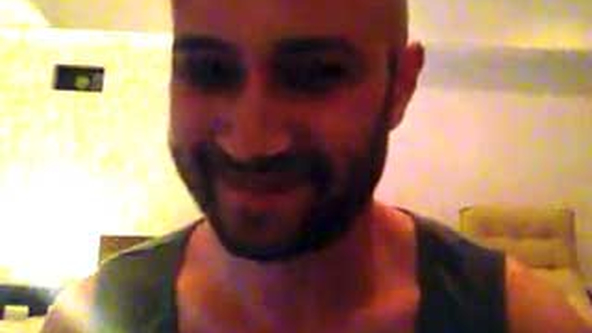 Iubita catre Bendeac: "Astazi eu ti-am fiert un ou chiar de stiu ca esti un bou" - Raspunsul lui: "De ce te uiti asa ca vita?!" VIDEO GENIAL!