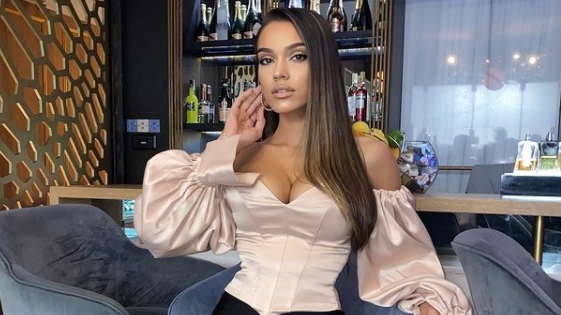 Cum şi-a început Karmen Minune cariera muzicală? Ce a spus tatăl său când a văzut-o pentru prima dată pe scenă