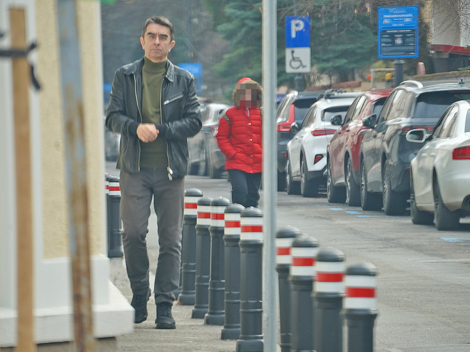Mihai Găinușă nu prea s-a îmbrăcat corespunzător cu vremea de afară